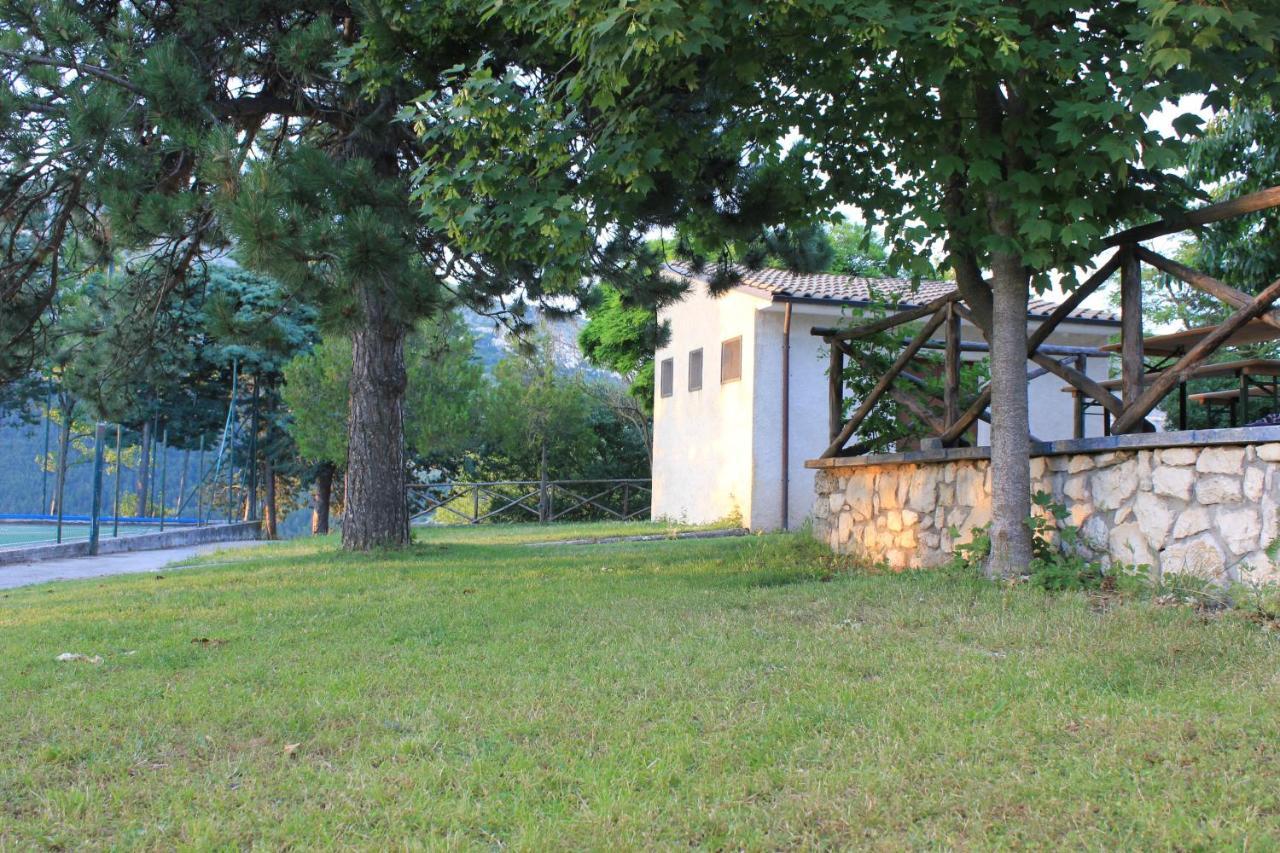 Adonis Hotel Castelvecchio Calvisio Екстериор снимка
