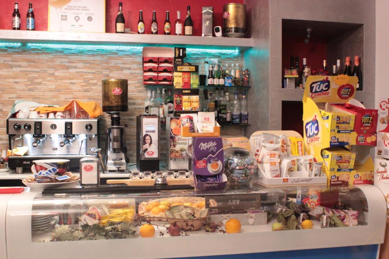 Adonis Hotel Castelvecchio Calvisio Екстериор снимка